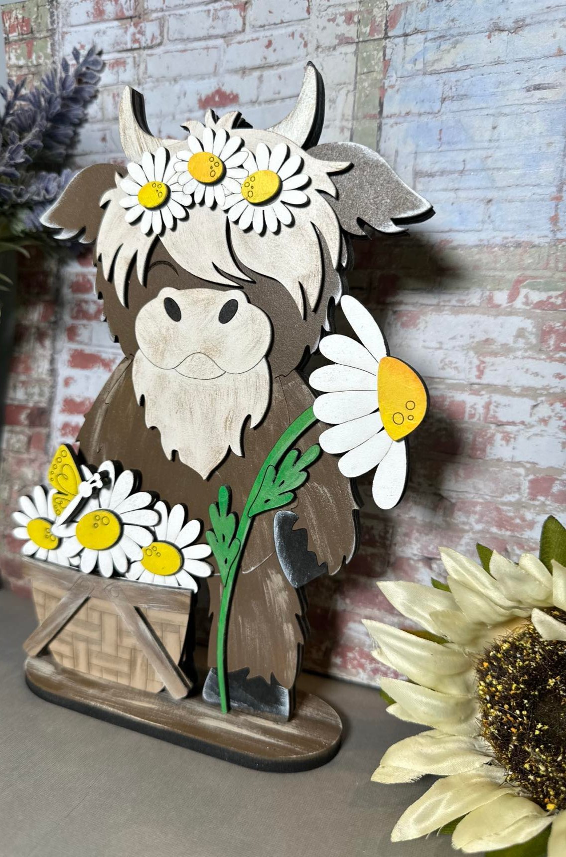 Standing Highland Daisy Cow